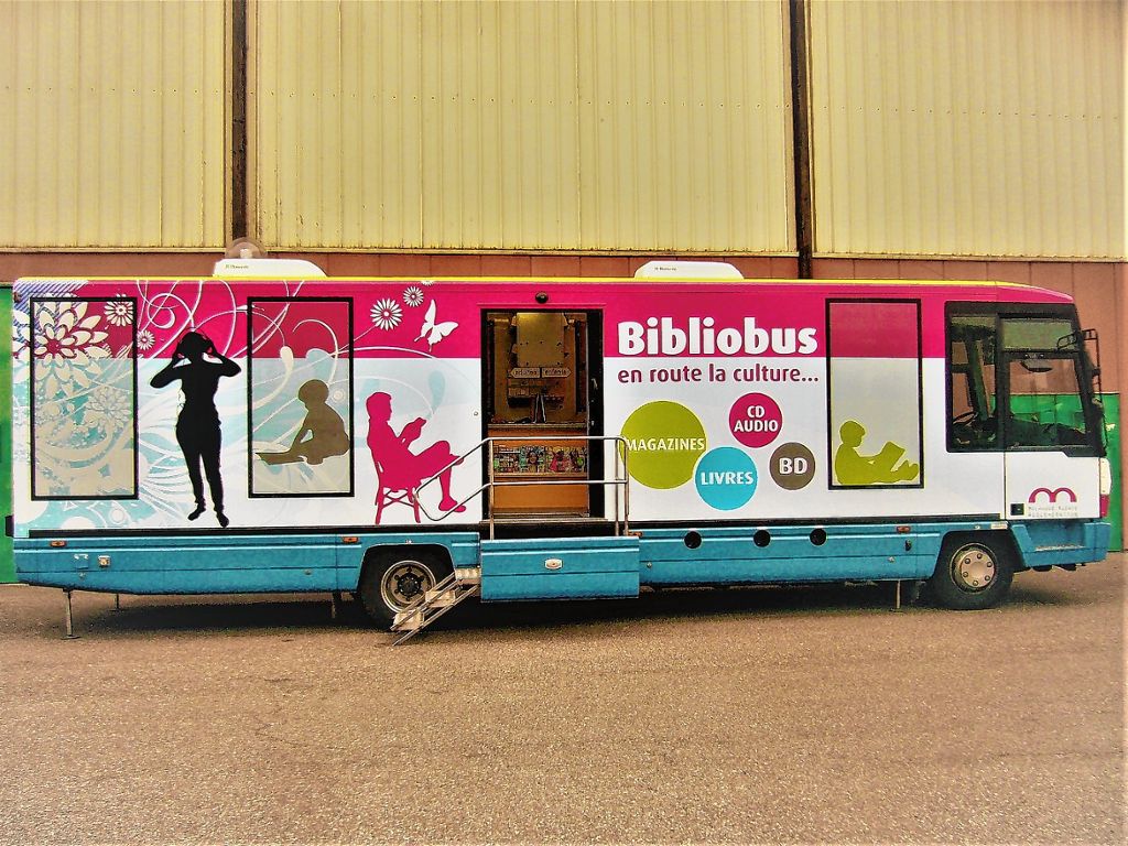 Neuenburg: Bibliothek auf vier Rädern