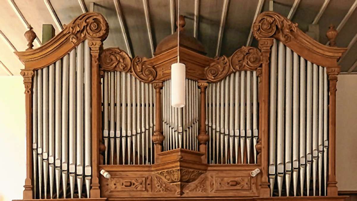 Die neu restaurierte Orgel in der Tegernauer Laurentiuskirche wird am Sonntag eingeweiht. Foto: Reinhard Roser