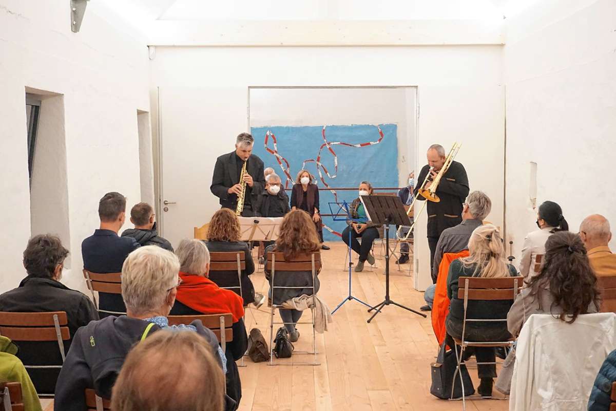 Efringen-Kirchen: Facettenreiches Zusammenspiel von Saxofon und Posaune
