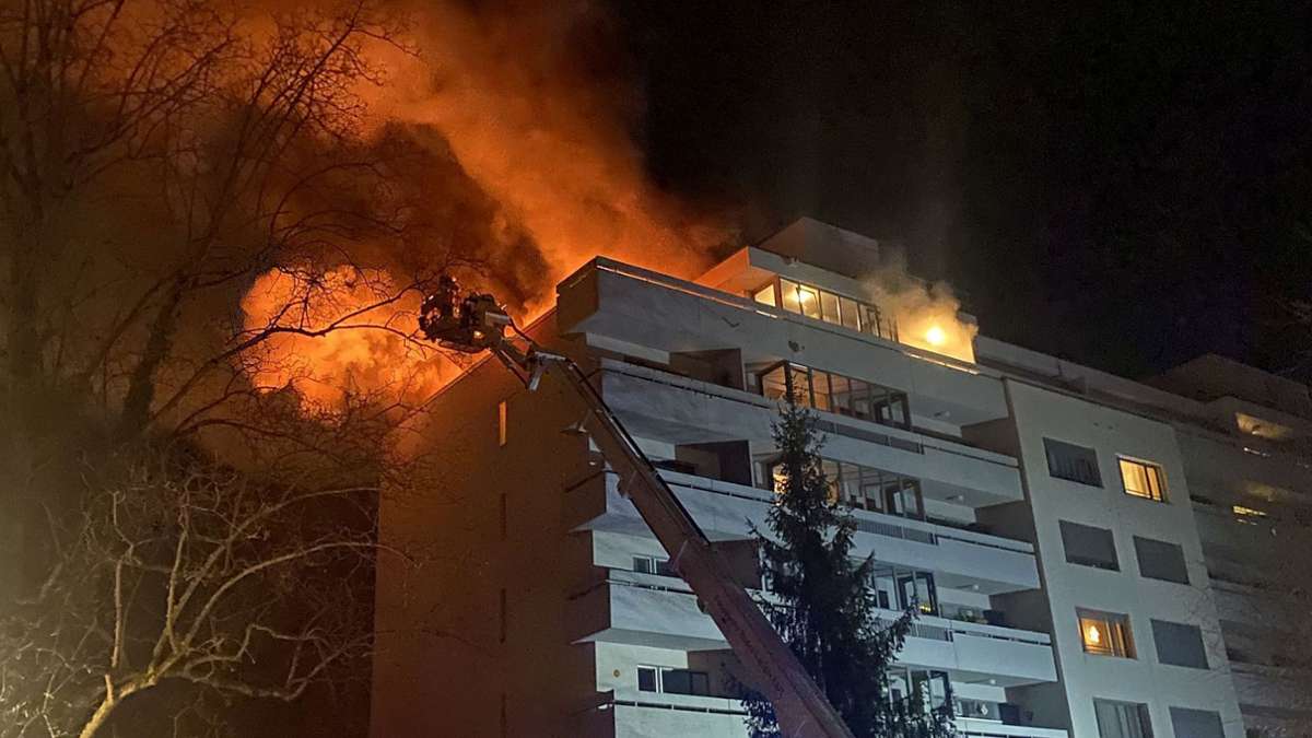 Silvester Basel und Umland: Durch das Feuerwehr verletzt – und brennender Christbaum mit Folgen
