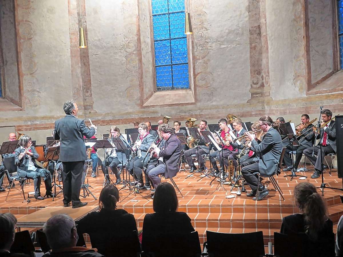 Mühelos und hochmusikalisch nahm es das Hauptorchester unter der Leitung von Franco Coali mit einer großen Bandbreite von Stilen auf. Foto: Beatrice Ehrlich