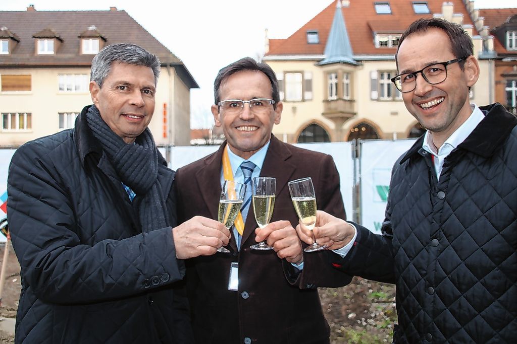 Anstoßen auf das Projekt:  Bürgermeister Nitz, Antonius  Kirsch und Matthias  Ryzlewicz (von links).