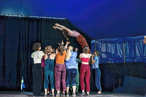 Die Nachwuchs-Artisten von „Cirque Intense“ feiern Premiere ihres neuen Stücks. Foto: zVg