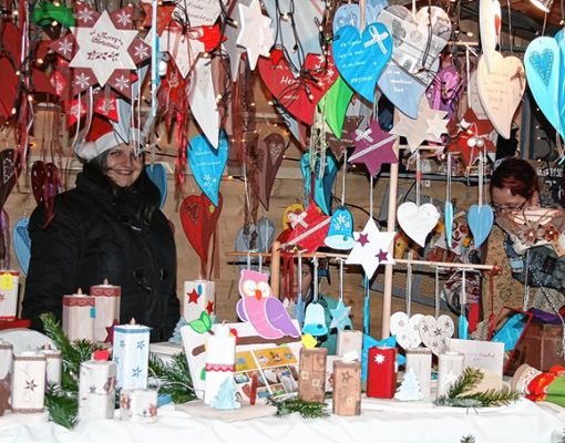 An 45 Ständen können die Besucher des Nikolaus-Markts einkaufen. Foto: Ralph Lacher