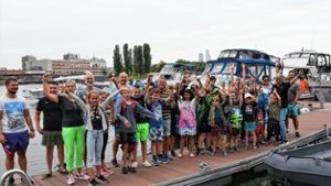 Grenzach-Wyhlen: Kinder schippern über den Rhein