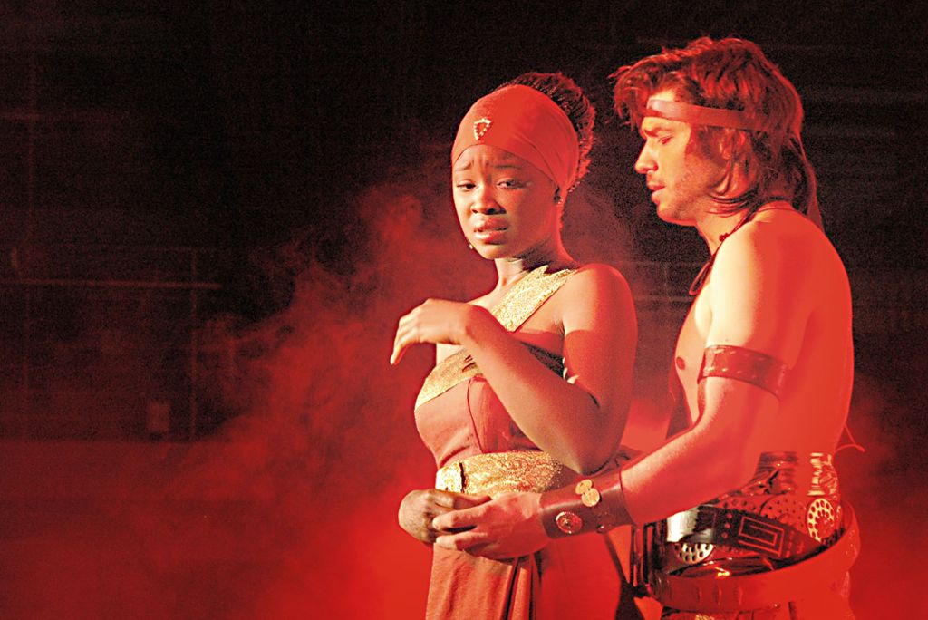 Markus Oschwald als Radames und Isata Kamara als Aida gaben eine Kostprobe des Musicals. Foto: Manfred Hüfner Foto: Die Oberbadische