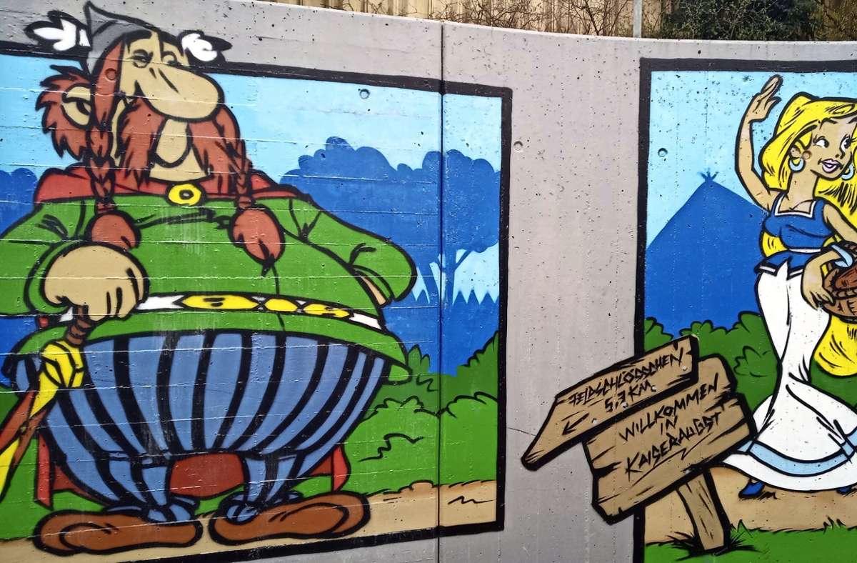 Mehr als Ruinen: Asterix und Co. (hier  Majestix und Falbala) empfangen einen in dieser Unterführung in Kaiseraugst. Foto:  