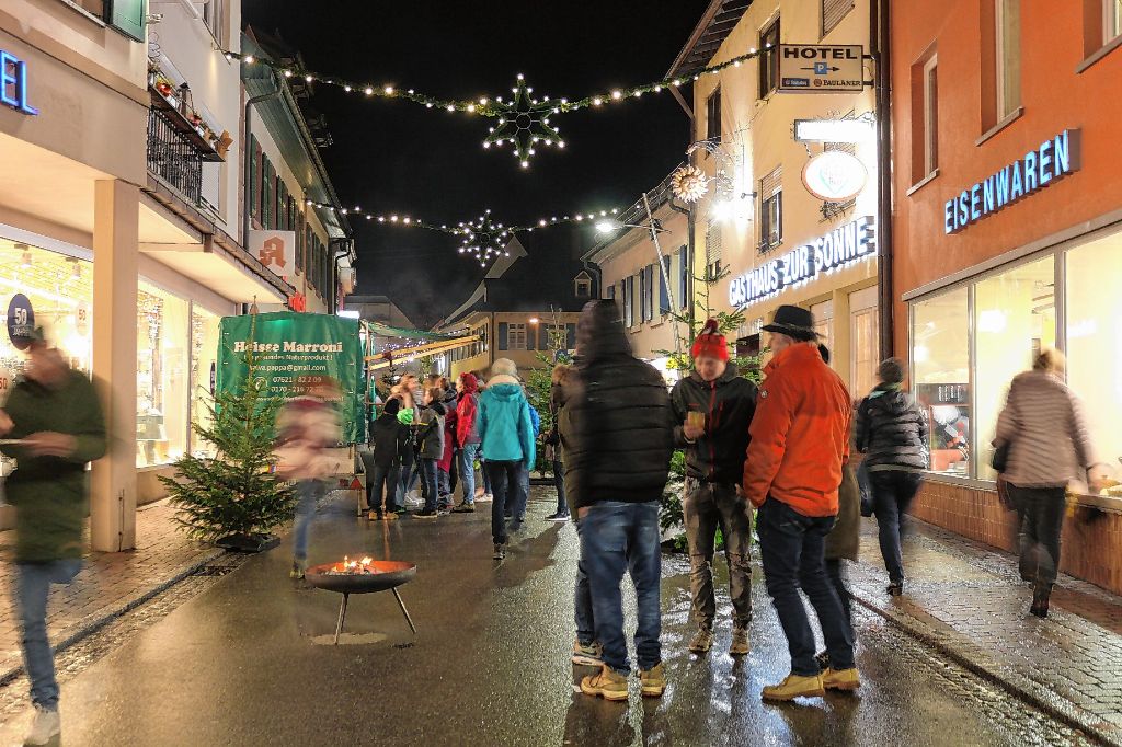 Kandern: Weihnachtsstraße: Regen hält Besucher fern