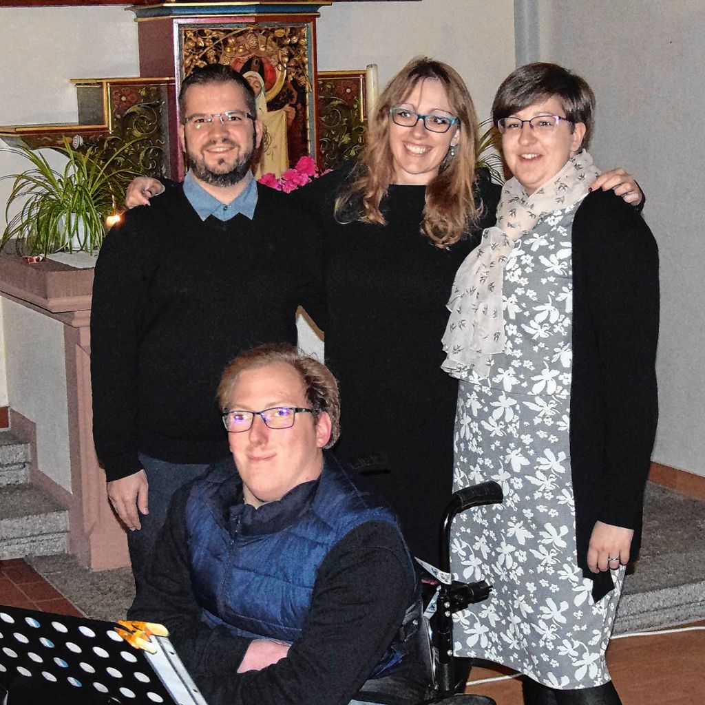 Laura Schneider trat am Samstag mit Svenja Metzger, Daniel Barnet und Jonathan Skrypnik in der katholischen Kirche in Hausen auf.    Foto: zVg