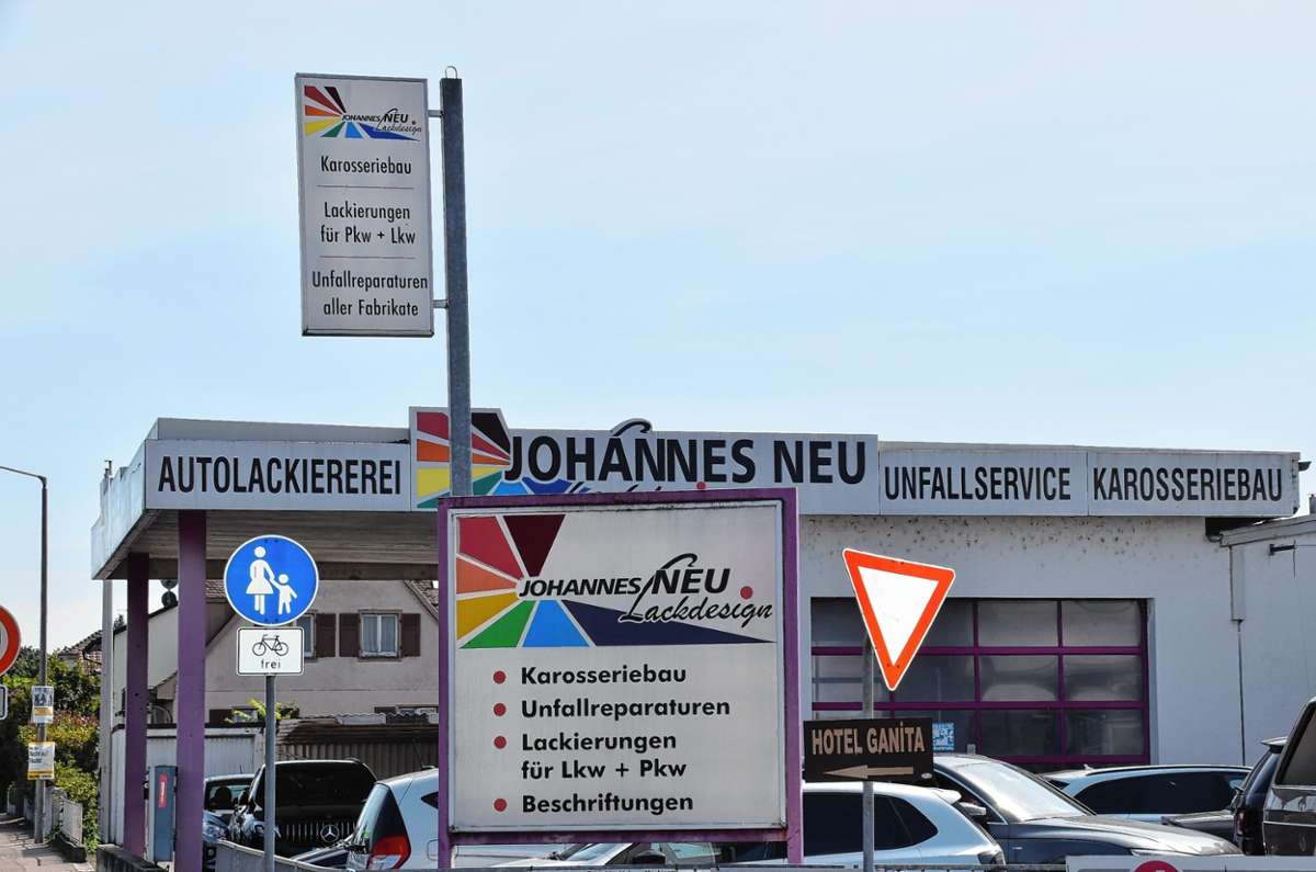 Autos lackieren, Karosseriebau und Unfallreparaturen sind Spezialgebiete der Firma Johannes Neu Lackdesign in Weil am Rhein. Foto: Peter Ade