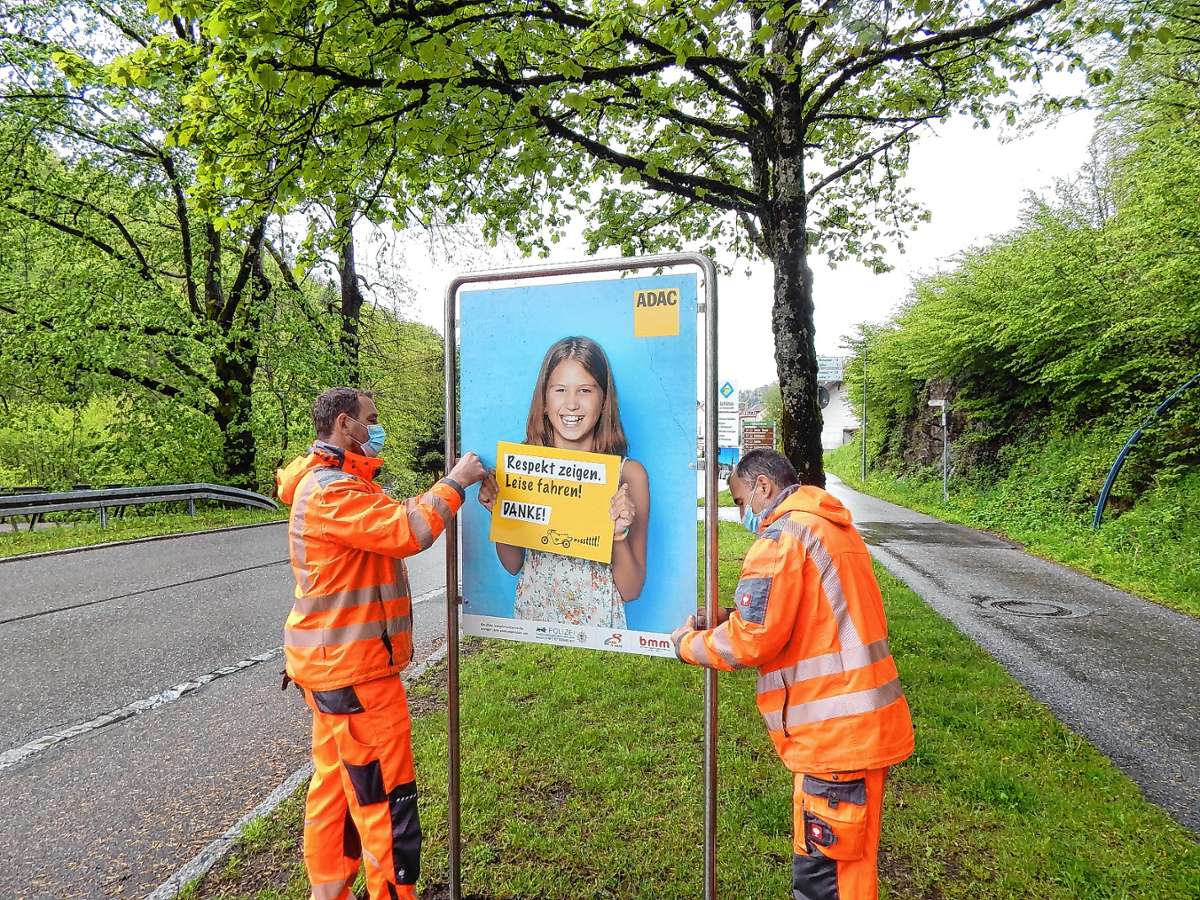 Schönau: Schilder gegenMotorradlärm