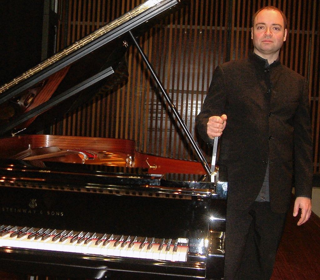 Als versonnener Interpret zeigte sich Alexander Melnikov bei seinem Konzert in Lörrach. Foto: Jürgen Scharf Foto: Die Oberbadische