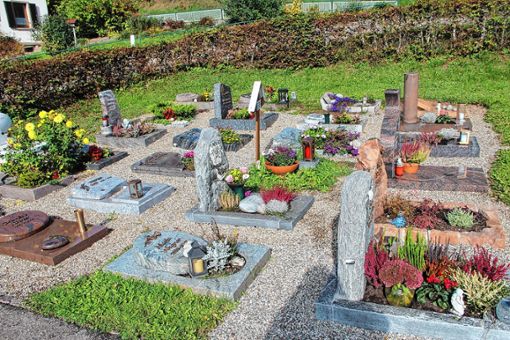 Ein Urnengrab auf dem Marzeller Friedhof kostet künftig 590 Euro. Foto: Kanmacher