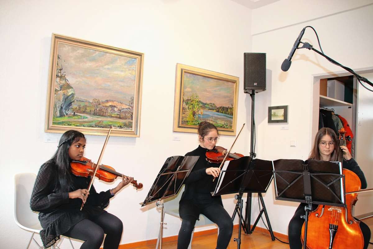 Ein Streichertrio der Städtischen Sing- und Musikschule Weil am Rhein umrahmte die Ausstellungseröffnung musikalisch.