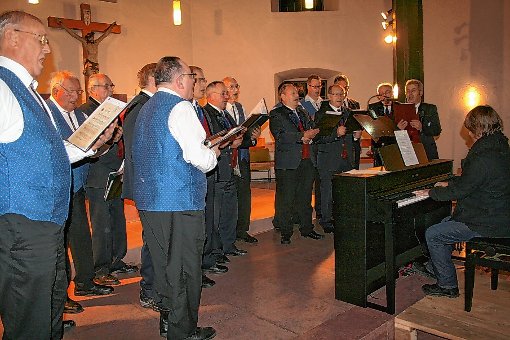 VIelfältige Chormusik bot das Adventskonzert in der Gersbacher Kirche.  
Fotos: Gerd Sutter Foto: Markgräfler Tagblatt