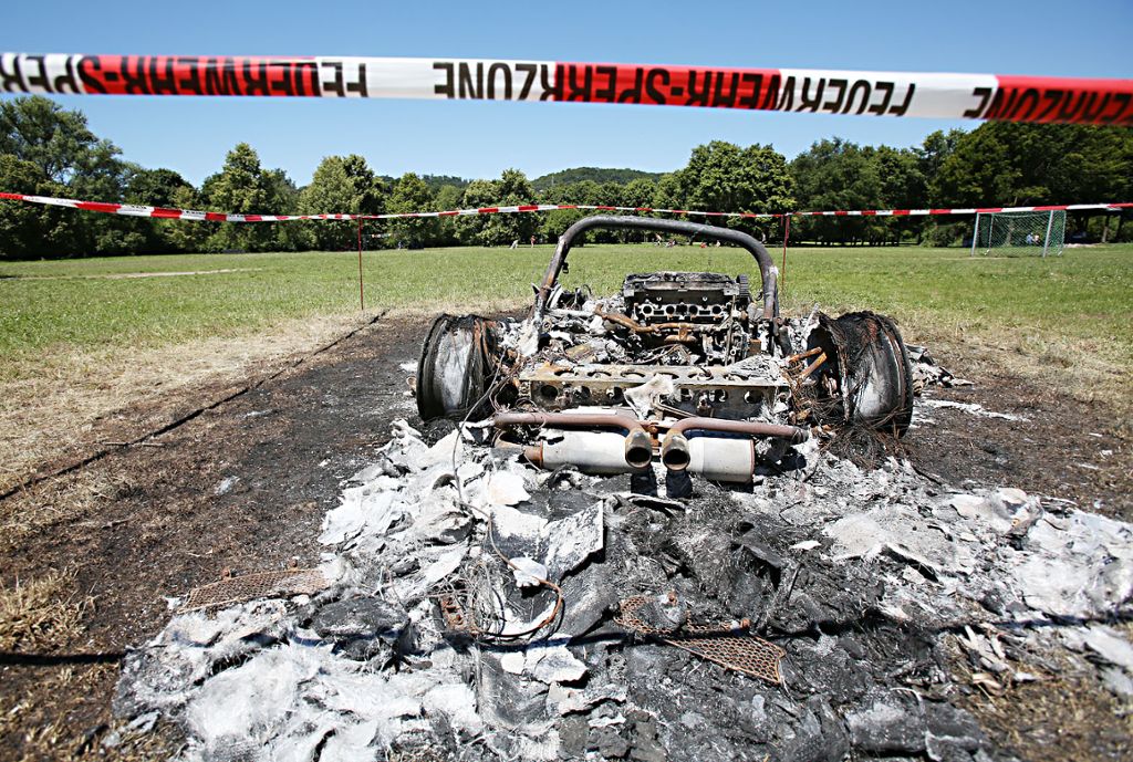 Lörrach: Auto im Grüttpark völlig ausgebrannt