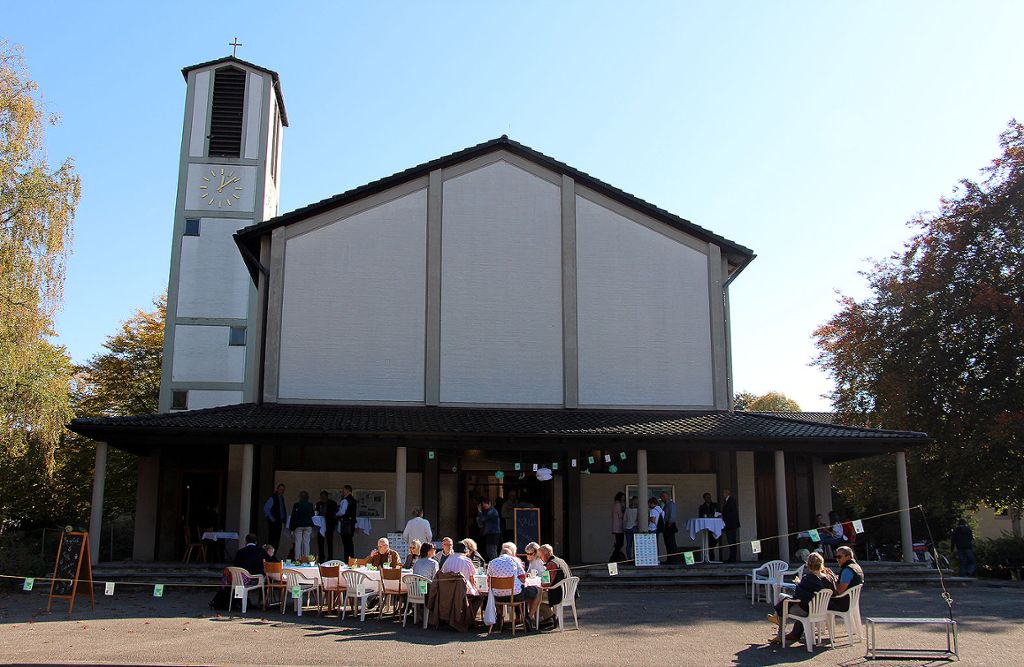 Das Café Kirche findet bei gutem Wetter auch vor der Christuskirche statt.  Foto: zVg Foto: Die Oberbadische