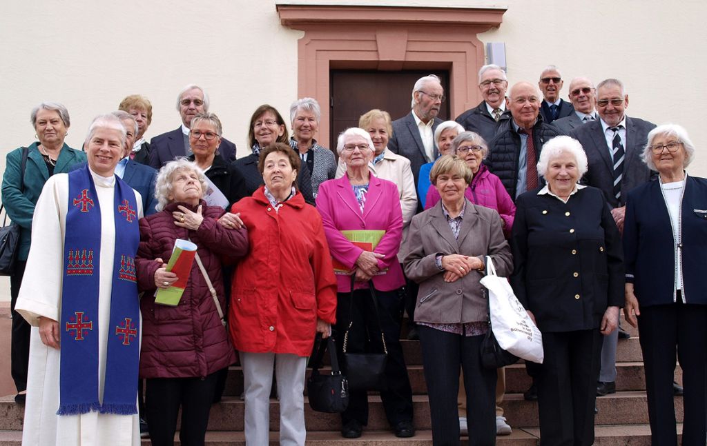 Lörrach: Konfirmation vor 75 Jahren: „Ehemalige“ feierten in der Nikolauskirche