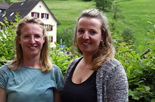 Sophia Vollmer (links) und Anna Dießlin sind zum zweiten Mal Organisatorinnen der Chilbi in Neuenweg. Foto: Ralph Lacher
