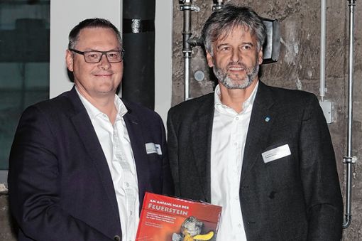 Glückwünsche zum Richtfest erhielt H2O-Geschäftsführer Matthias Fickenscher (links)  von Steinens Bürgermeister Gunther Braun. Foto: Hans-Jürgen Hege