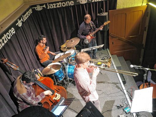 Verblüffend vielfarbig: das Dominik Hoyer Quartet im Jazztone  Foto: Beatrice Ehrlich Foto: Die Oberbadische