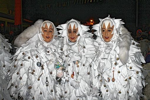 Die Lörracher Schneeschälle feierten kürzlich ihr „33-Jähriges“. Die Gruppe trägt als einzige in der Region eine Glattmaske. Foto: Die Oberbadische