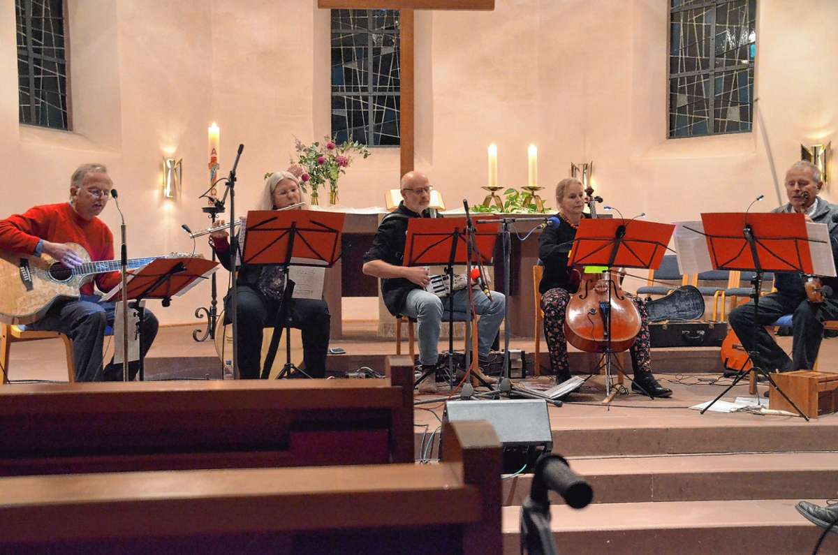 Die Mitglieder von „Grad Hydt“ zeigten, dass sie nicht nur ihre Instrumente beherrschen, sondern auch singen können, Foto: Gabriele Rasenberger