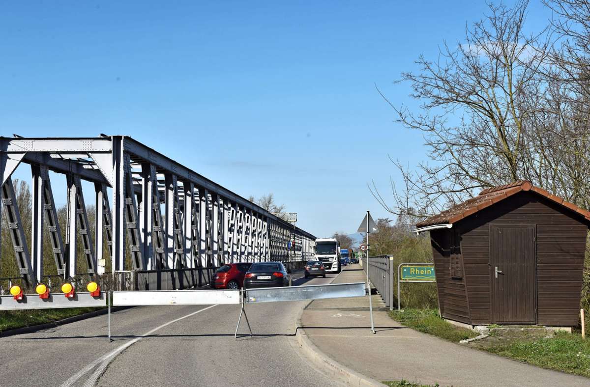 Was es bedeutet wenn die Brücken über den Rhein plötzlich geschlossen sind, konnten die Menschen im Dreiländereck während der Corona-Pandemie spüren. Foto: Alexander Anlicker