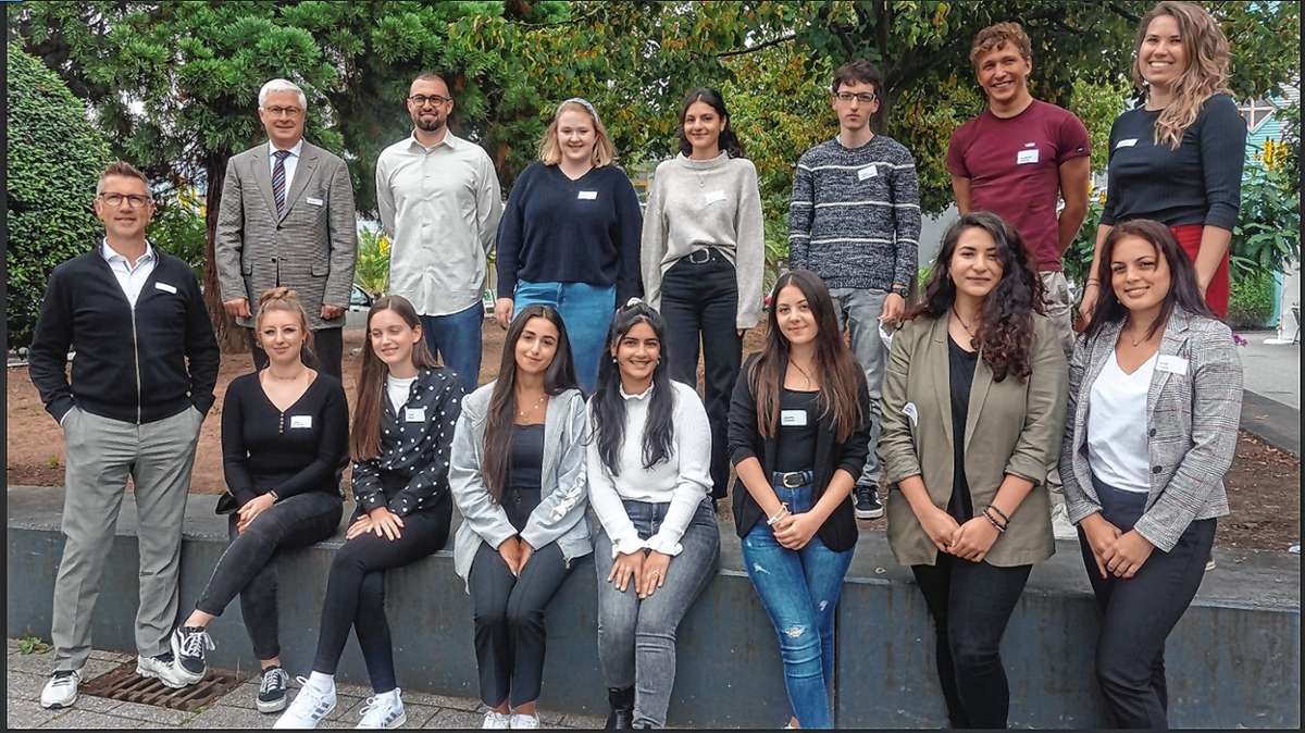 Weil am Rhein: 13 junge Menschen beginnen ihre Ausbildung bei der Stadtverwaltung