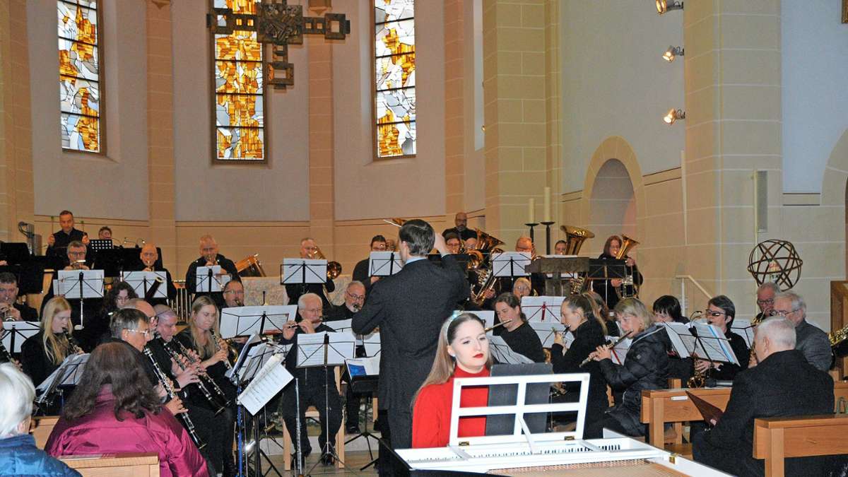 Lörrach: Strahlende Klänge  der Stadtmusik in  der Kirche St. Bonifatius