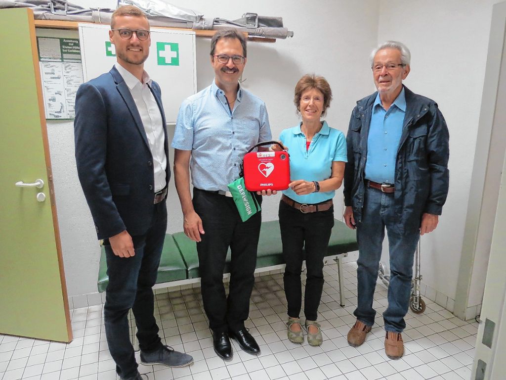 Hausen im Wiesental: Defibrillator nun auch in der Turn- und Festhalle Hausen