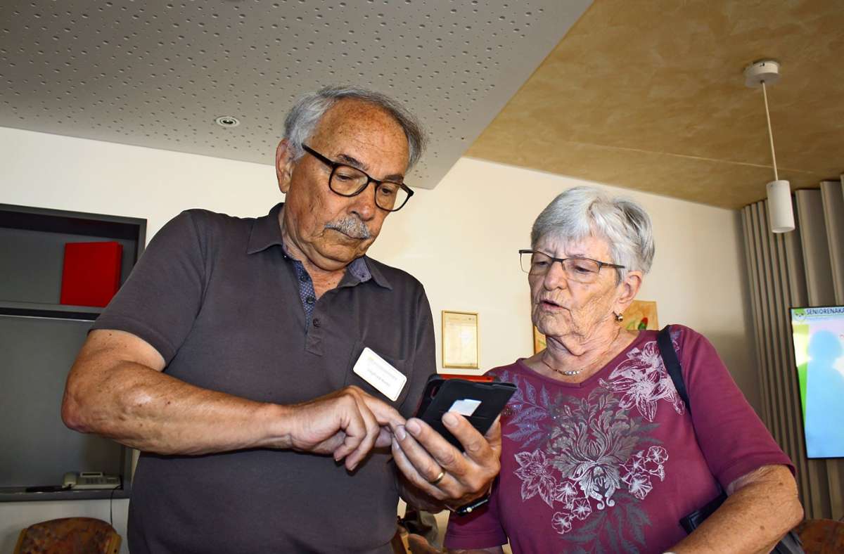 Digitaltag im Seniorenheim: Die Angst vor digitaler Technik nehmen