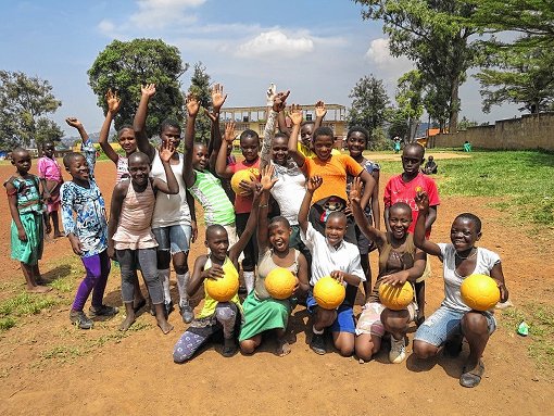 Mit vielfältigen Angeboten - wie beispielsweise einem Tanzworkshop – versucht das Rainbow House of Hope in Uganda, benachteiligten Jugendlichen eine Perspektive zu bieten.  
Fotos: zVg Foto: Markgräfler Tagblatt