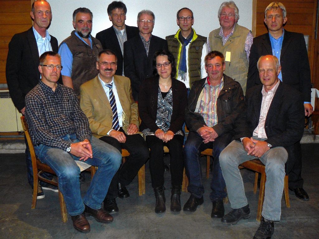 Vorstand und Aufsichtsrat der Genossenschaft Energie aus Bürgerhand mit aktuellen und ausscheidenden Mitgliedern. Foto: zVg Foto: Die Oberbadische