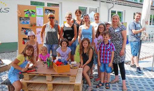 Die Naturparkschule Tegernau mit Kindern und Eltern.  
 Fotos: Gudrun Gehr Foto: Markgräfler Tagblatt