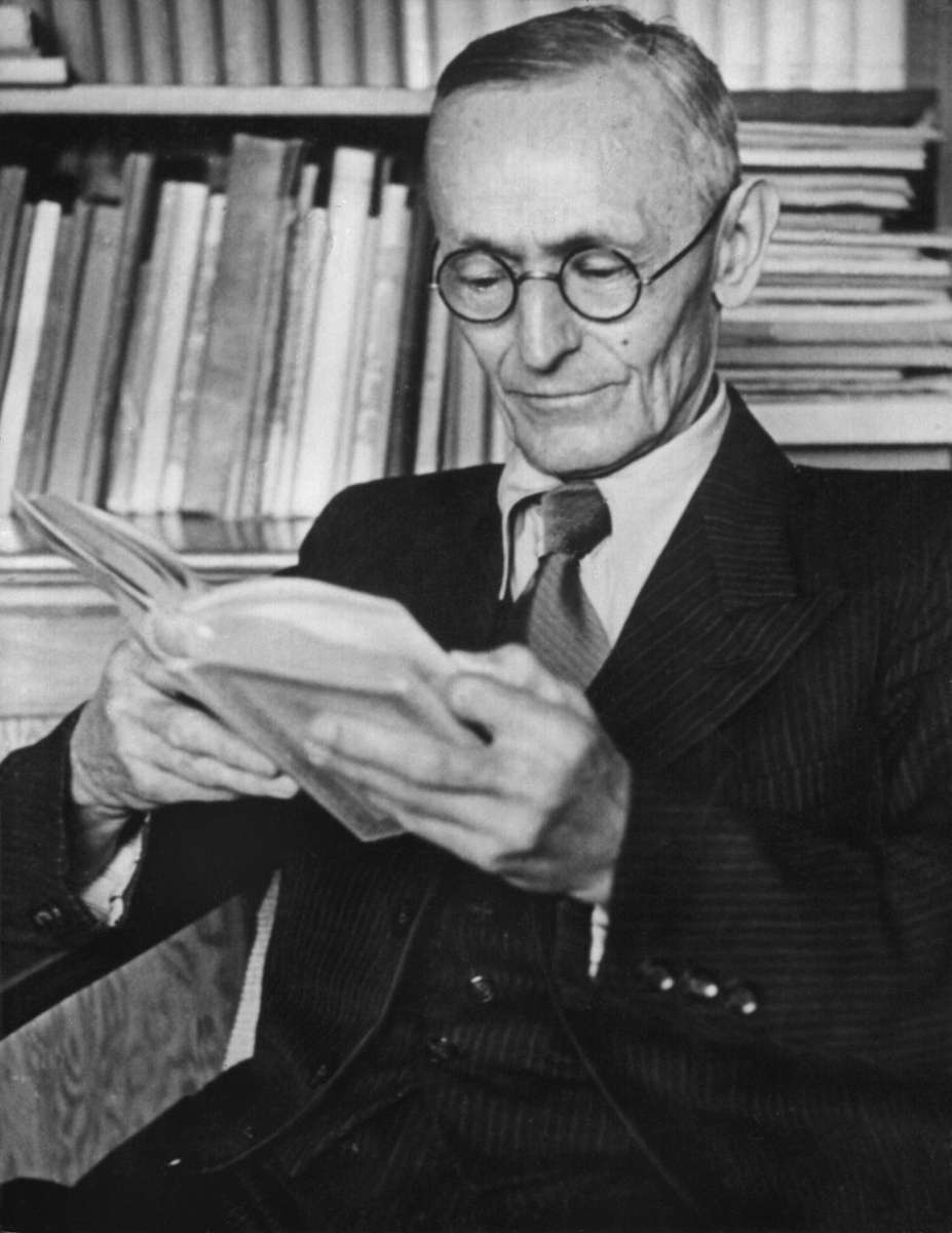 Der Schriftsteller Hermann Hesse (1877 bis 1962) hat als Kind und als Erwachsener prägende Jahre in Basel verbracht. Am 10. Dezember 1946 erhielt er den Nobelpreis für Literatur.