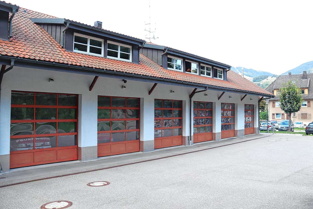 Schönau: Neue Tore fürs Feuerwehrgerätehaus