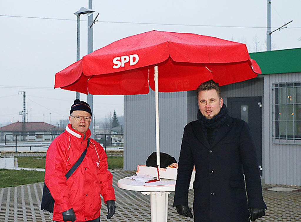 Haben die SPD-Umfrage zur Tram 8 organisiert: Bernhard Pfahler (l.)  und Daniel Wölfle.   Foto: zVg