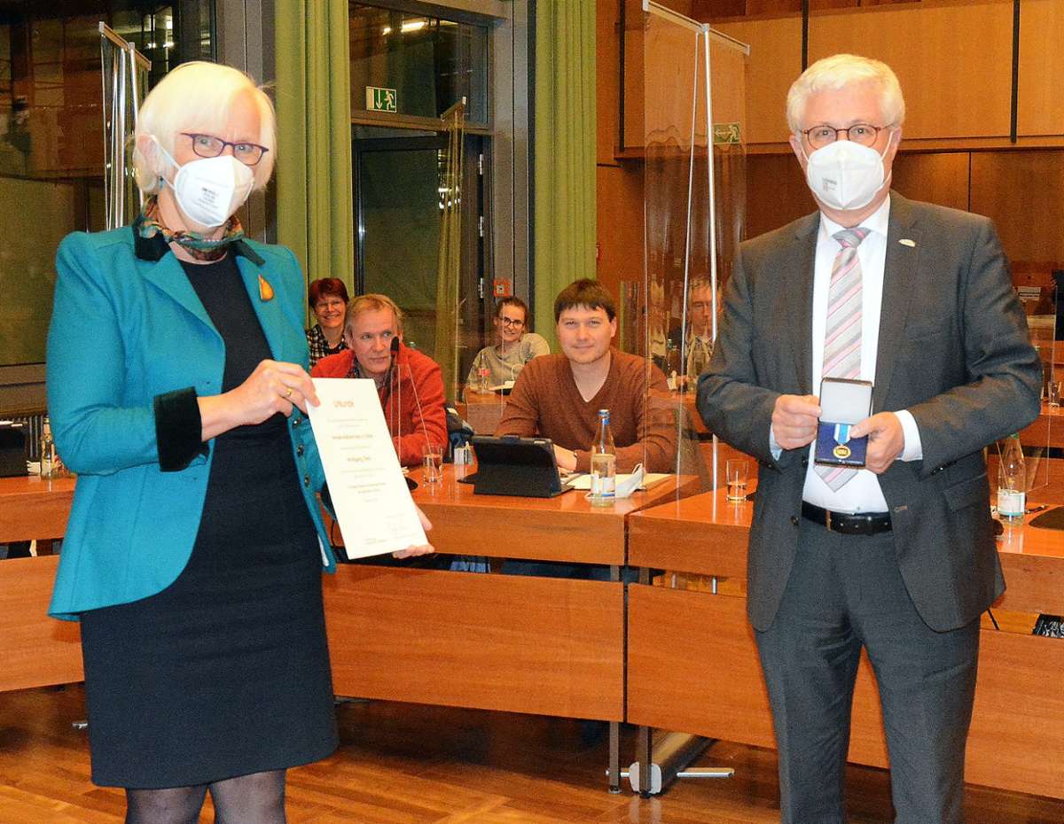 Weil am Rhein: OB Wolfgang Dietz für 20 Jahre an Stadtspitze geehrt