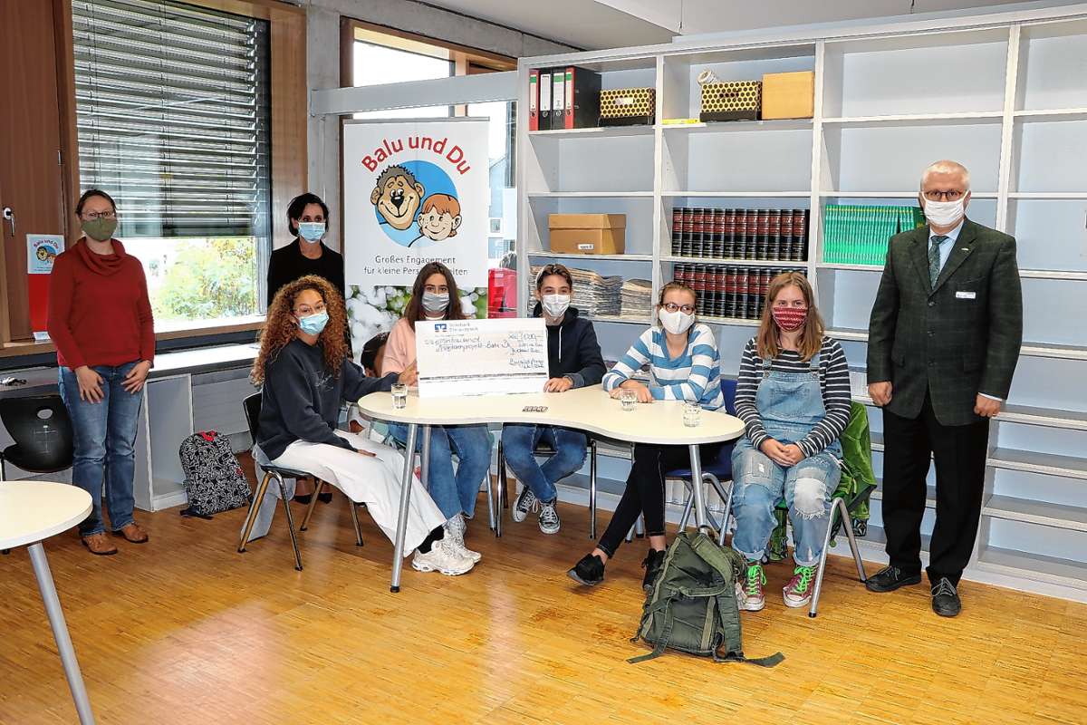 Weil am Rhein: Elftklässler nehmen Grundschüler an die Hand