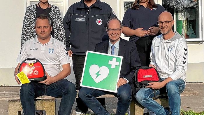 Schliengen: Ein Defibrillator für die Sportfreunde