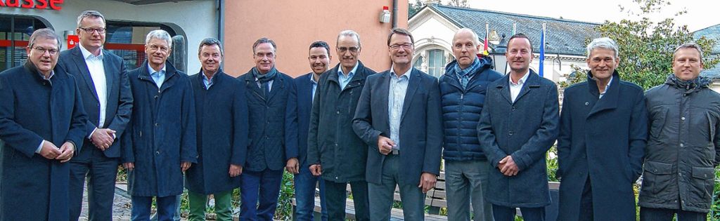 Badenweiler: Bürgermeister diskutieren kommunalpolitische Themen im Sprudelbecken