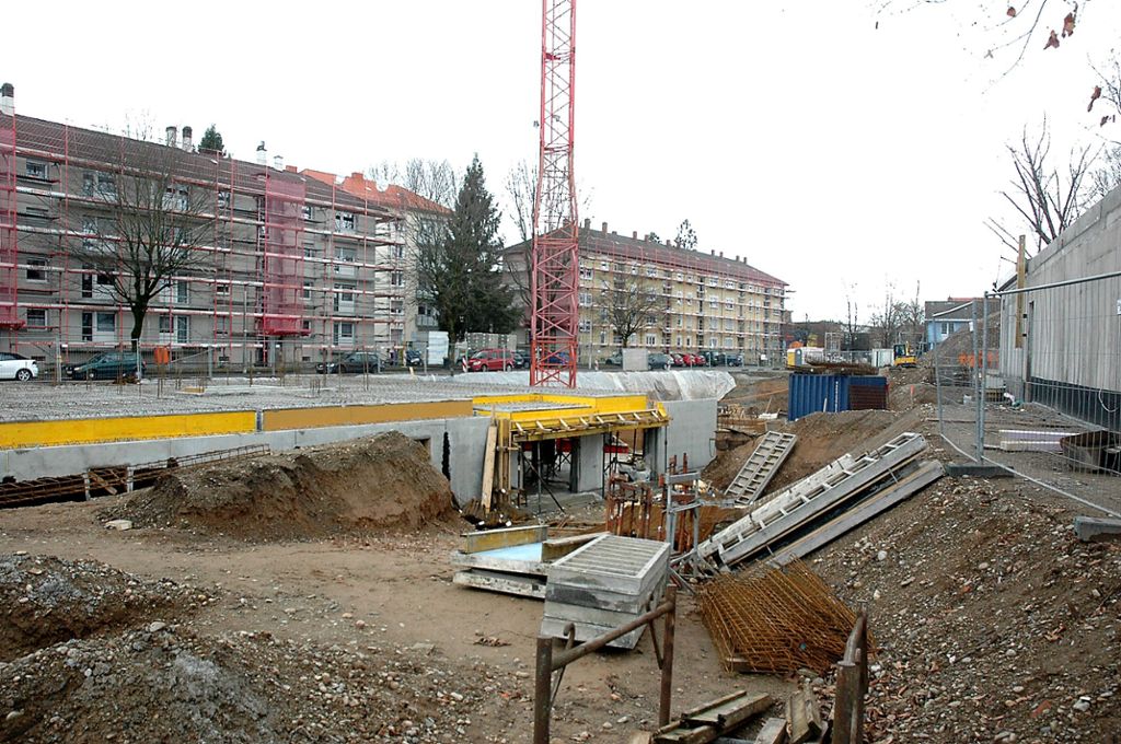 Sowohl die neuen Häuser von Amann Wohnbau als auch das Gemeindezentrum werden ans Nahwärmenetz angeschlossen.   Foto: Marco Fraune Foto: Weiler Zeitung