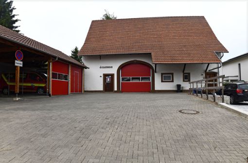 Das Feuerwehrgerätehaus in Hertingen muss auf den aktuellen Stand der Technik gebracht werden. Gleichzeitig sollen im Obergeschoss Räume für die Vereinsnutzung, beispielsweise durch den Motorsportclub (MSC) Rebland, entstehen. Foto: Alexander Anlicker