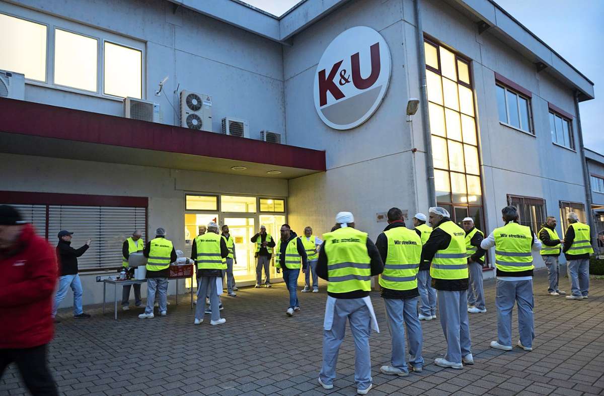 Die Nachtschicht bei der Großbäckerei Bäckerbub in Neuenburg schloss sich dem Warnstreik der Gewerkschaft NGG an. Es geht um deutliche Lohnforderungen. Foto: Volker Münch