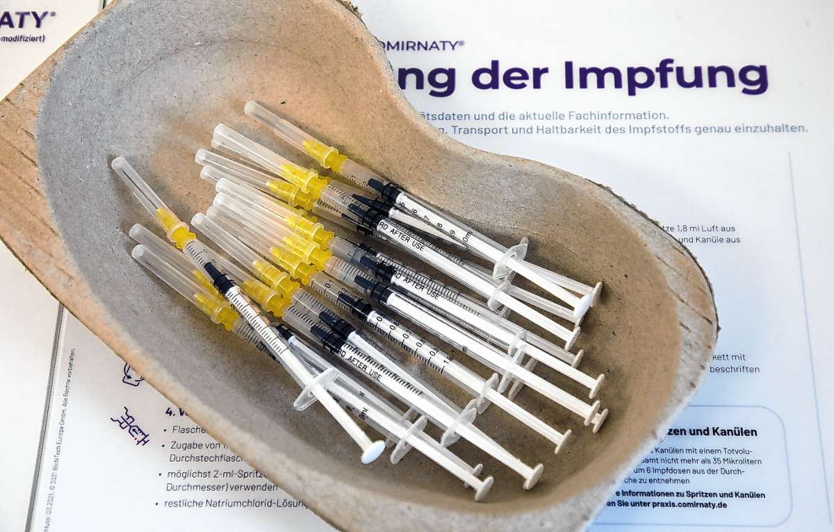 Die Impfpflicht im Gesundheitswesen stellt Heime und Kliniken vor besondere Herausforderungen. Foto: Wolfgang Kumm/dpa