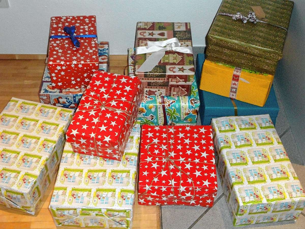 Für bedürftige Kinder sind die weihnachtlich verpackten Schuhkartons gedacht.Beispielbild: Pixabay Quelle: Unbekannt