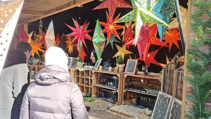 Lörrach: Lörracher Weihnachtsmarkt  lacht  die Sonne
