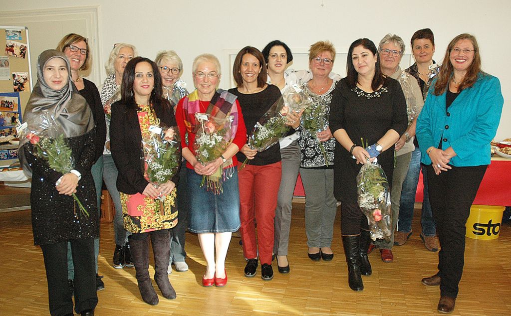 Die Stadtteilmütter, Ehrenamtliche, Aktive der ersten Stunde und Diakonie-Verantwortliche feierten gemeinsam mit den Frauen.