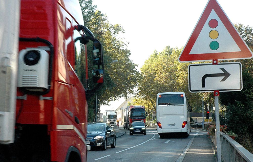Eimeldingen: Kreisverkehr: Bäume erhalten